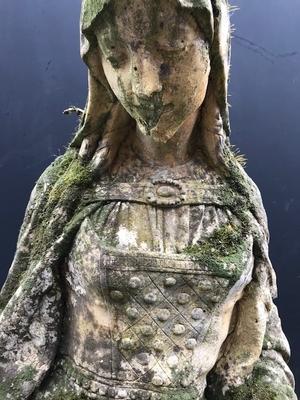 Hand - Carved Sandstone St. Elisabeth Statue. Weight 100 Kgs. style Gothic - style en hand-carved sandstone, France 19th century ( anno 1870 )