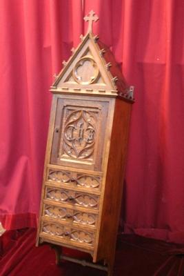 Hanging Cabinet style Gothic - style en Oak wood, Belgium 19th century (1870)