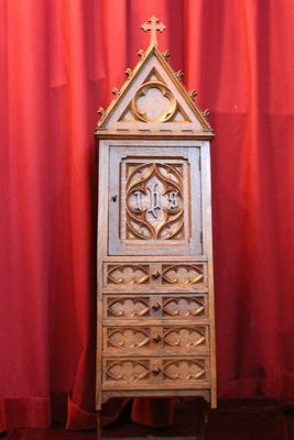 Hanging Cabinet style Gothic - style en Oak wood, Belgium 19th century (1870)