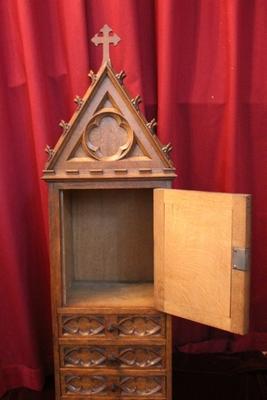 Hanging Cabinet style Gothic - style en Oak wood, Belgium 19th century (1870)