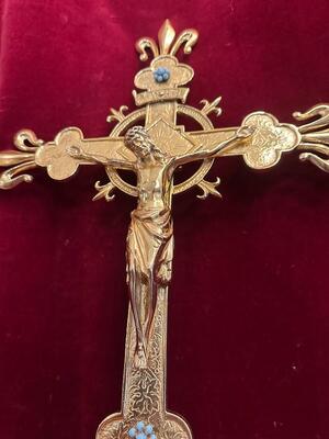 1 Gothic - Style Hanging Cross