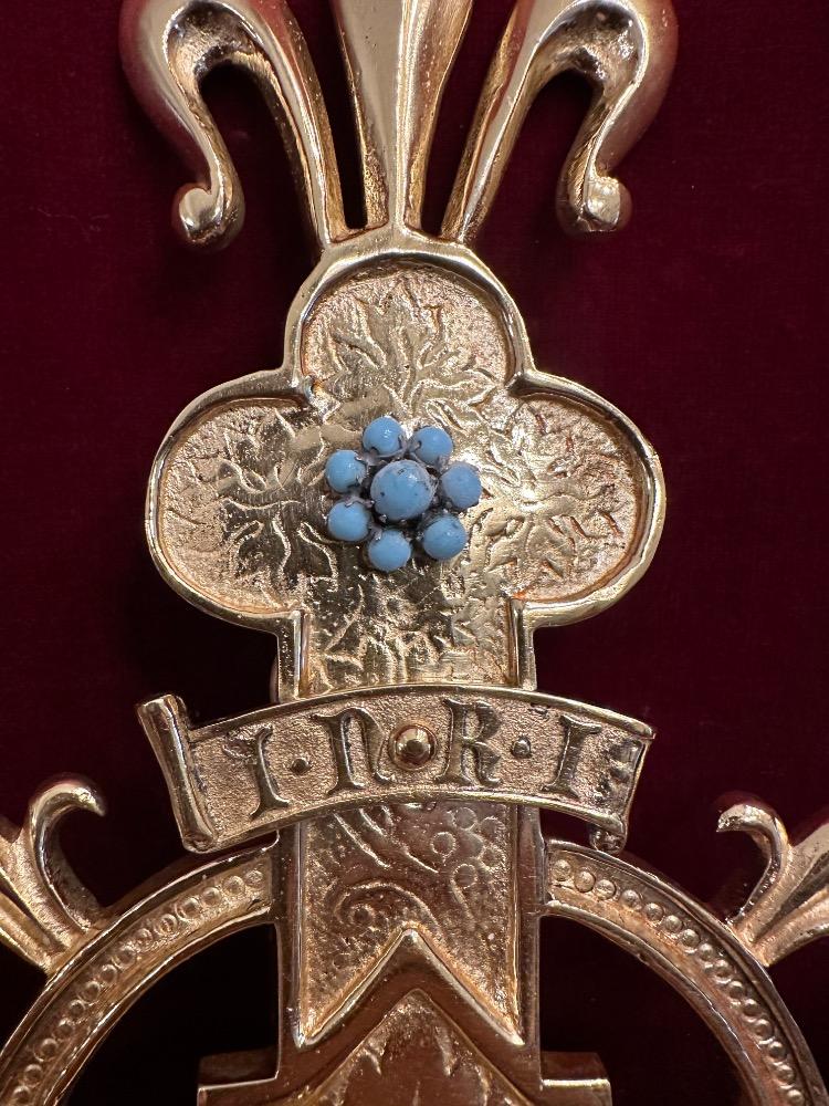 1 Gothic - Style Hanging Cross