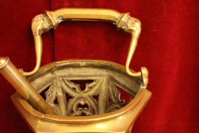 Holy Water Bucket Measures Without Handle style Gothic - style en bronze, France 19th century (anno 1875)