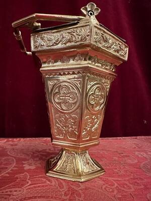 Holy Water Holder style Gothic - Style en Bronze / Polished and Varnished, Belgium  19 th century ( Anno 1865 )
