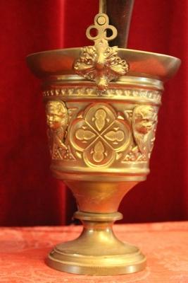 Holy Water Holder style Gothic - style en Brass / Bronze / Gilt, France 19th century