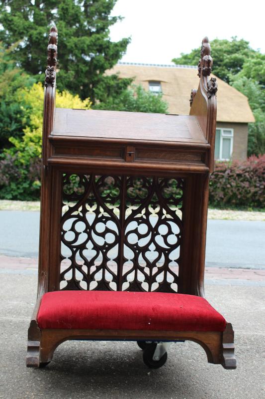 1 Gothic - style Kneeler