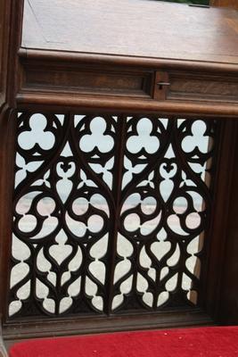Kneeler style Gothic - style en Oak Wood / Red Velvet, Belgium 19 th century
