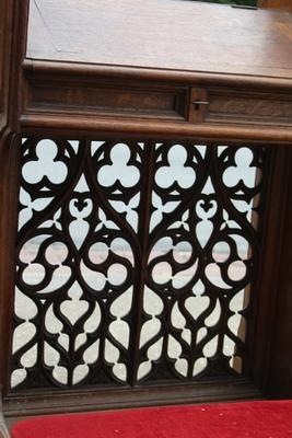 Kneeler style Gothic - style en Oak Wood / Red Velvet, Belgium 19 th century