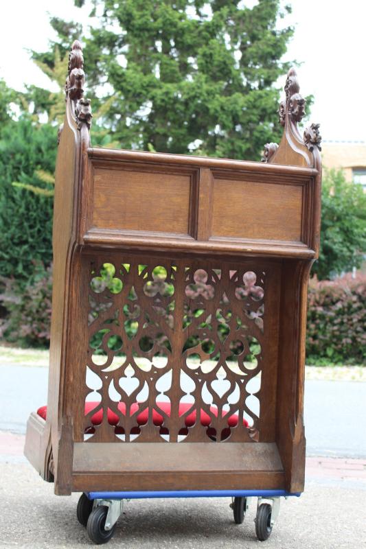 1 Gothic - style Kneeler