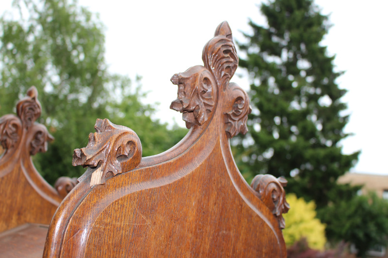 1 Gothic - style Kneeler