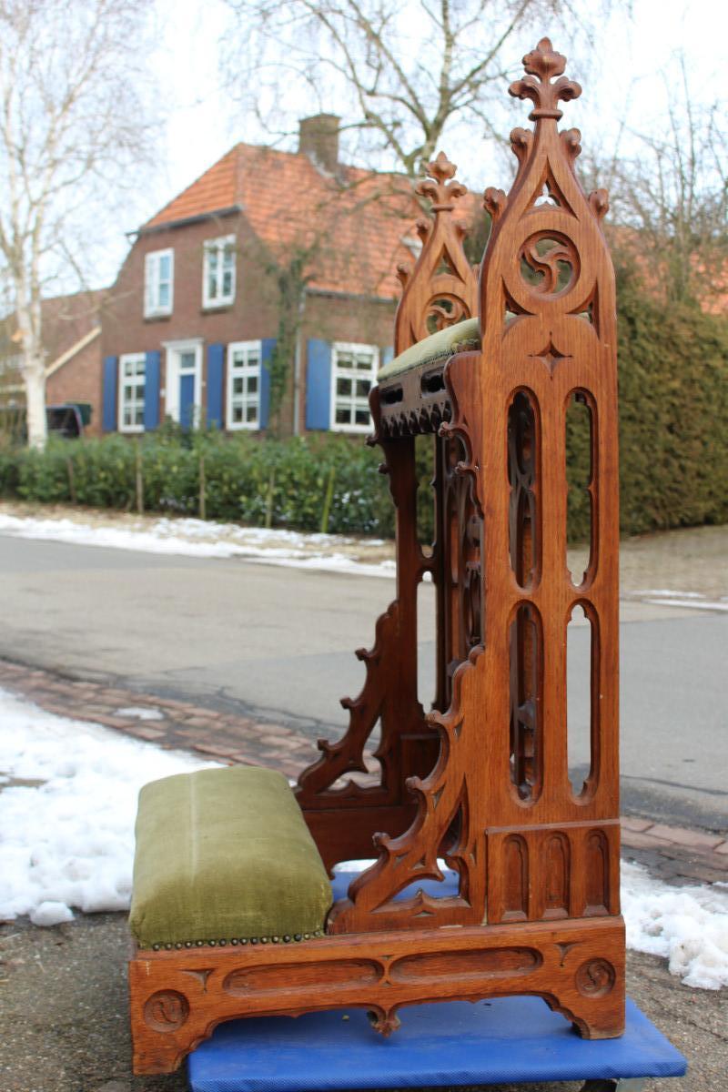 1 Gothic - style Kneeler
