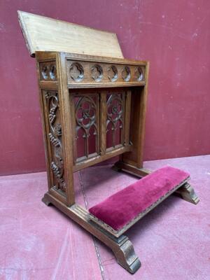 Kneeler style Gothic - Style en Wood Oak /  Professionally Refit According To The Traditional Methods And With Original Materials., Belgium  19 th century ( Anno 1885 )