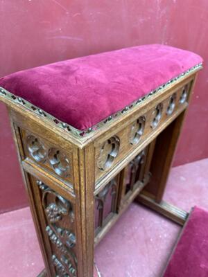 Kneeler style Gothic - Style en Wood Oak /  Professionally Refit According To The Traditional Methods And With Original Materials., Belgium  19 th century ( Anno 1885 )