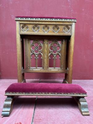 Kneeler style Gothic - Style en Wood Oak /  Professionally Refit According To The Traditional Methods And With Original Materials., Belgium  19 th century ( Anno 1885 )