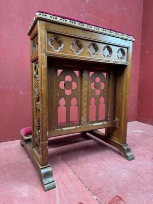 Kneeler style Gothic - Style en Wood Oak /  Professionally Refit According To The Traditional Methods And With Original Materials., Belgium  19 th century ( Anno 1885 )