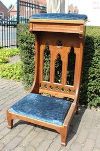 1 Gothic - Style Kneeler