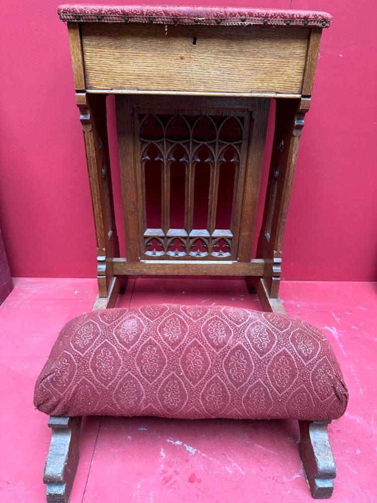 1 Gothic - Style Kneeler