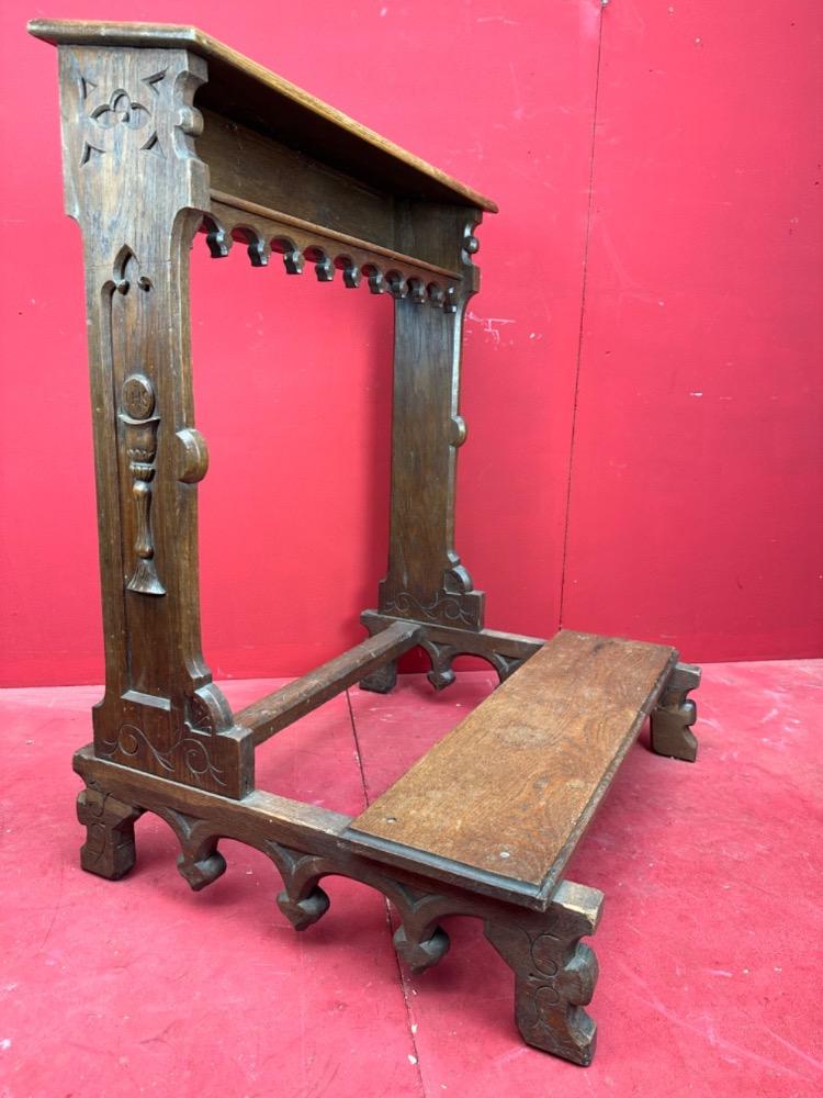 1 Gothic - Style Kneeler