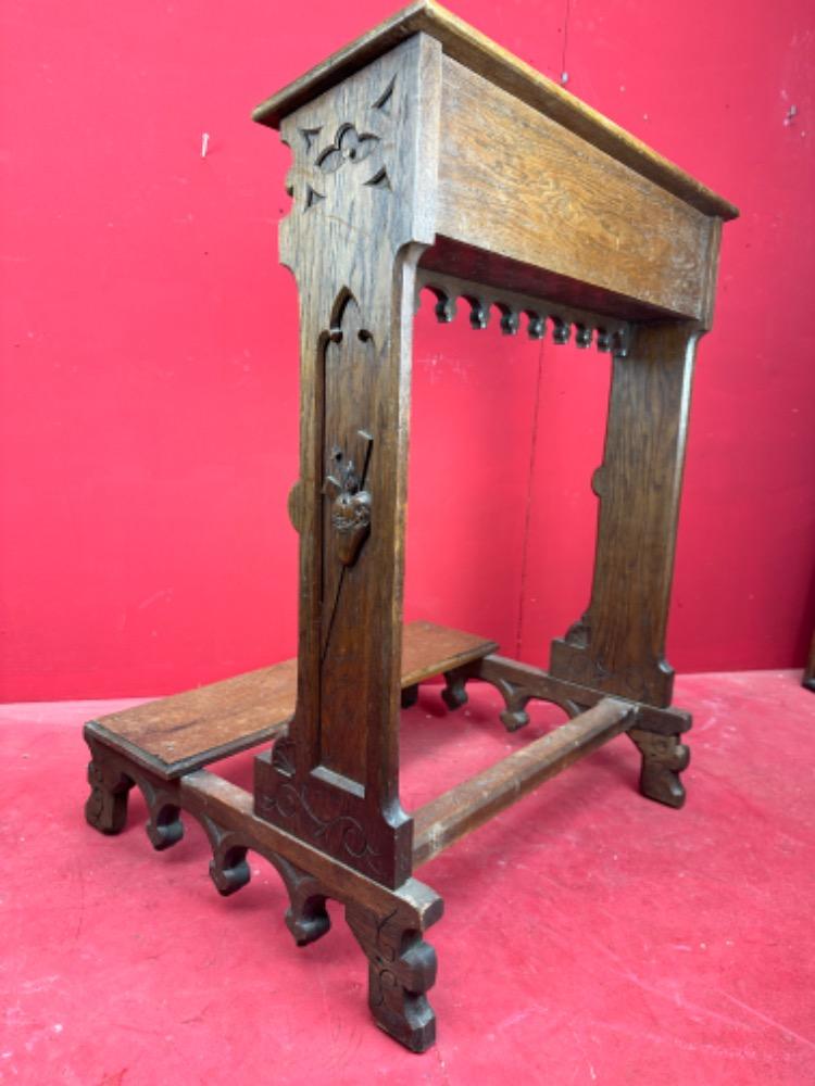 1 Gothic - Style Kneeler