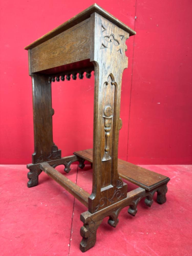 1 Gothic - Style Kneeler