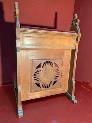 Kneeler style Gothic - style en Oak wood / Red Velvet, Dutch 20th century ( 1925 )