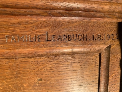 Kneeler style Gothic - style en Oak wood / Red Velvet, Dutch 20th century ( 1925 )