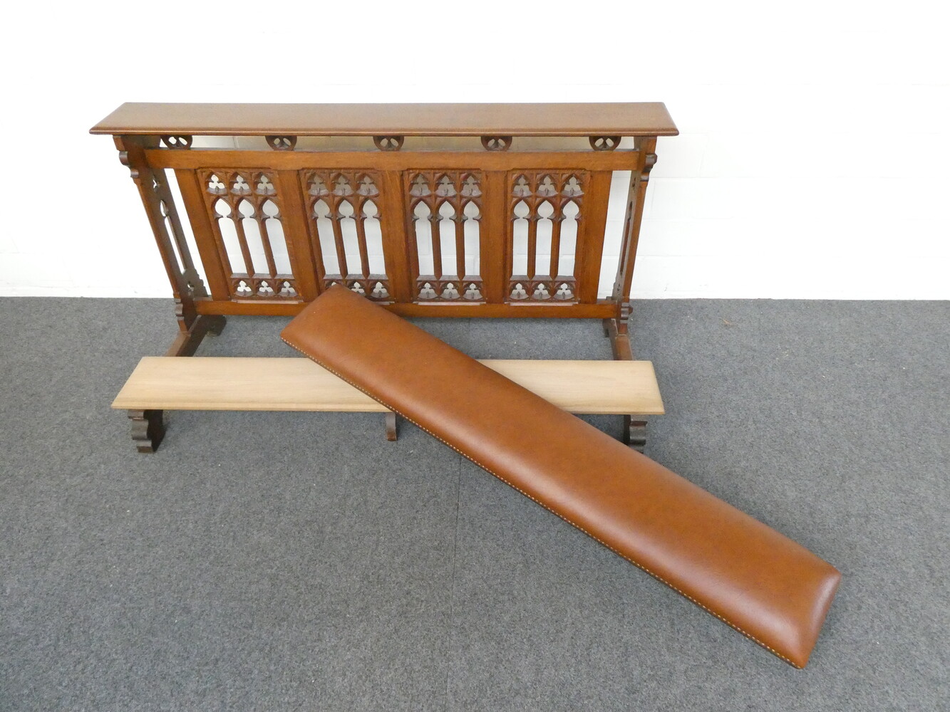 1 Gothic - Style Kneeler.