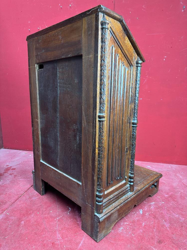 1 Gothic - Style Kneeler