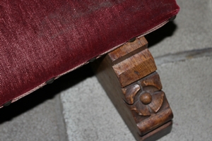 Kneeler style Gothic - style en Oak / Red Velvet, Belgium 19th century