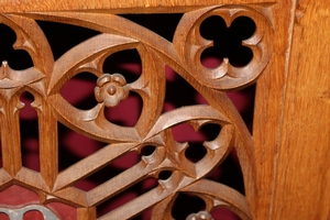 Kneeler style Gothic - style en Oak / Red Velvet, Belgium 19th century