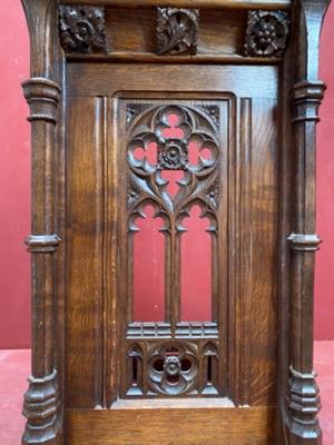 Kneeler  style Gothic - style en Oak wood, Belgium 19 th century ( Anno 1875 )