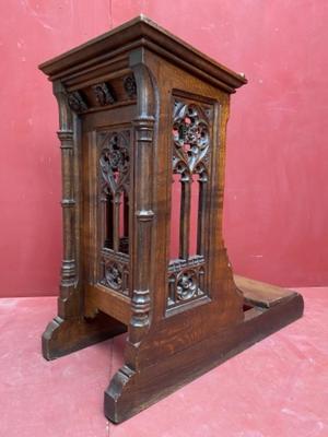 Kneeler  style Gothic - style en Oak wood, Belgium 19 th century ( Anno 1875 )