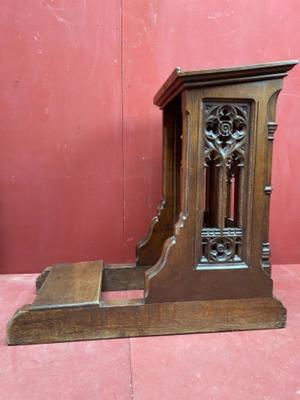 Kneeler  style Gothic - style en Oak wood, Belgium 19 th century ( Anno 1875 )