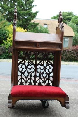 Kneeler style Gothic - style en Oak wood, Belgium 19 th century