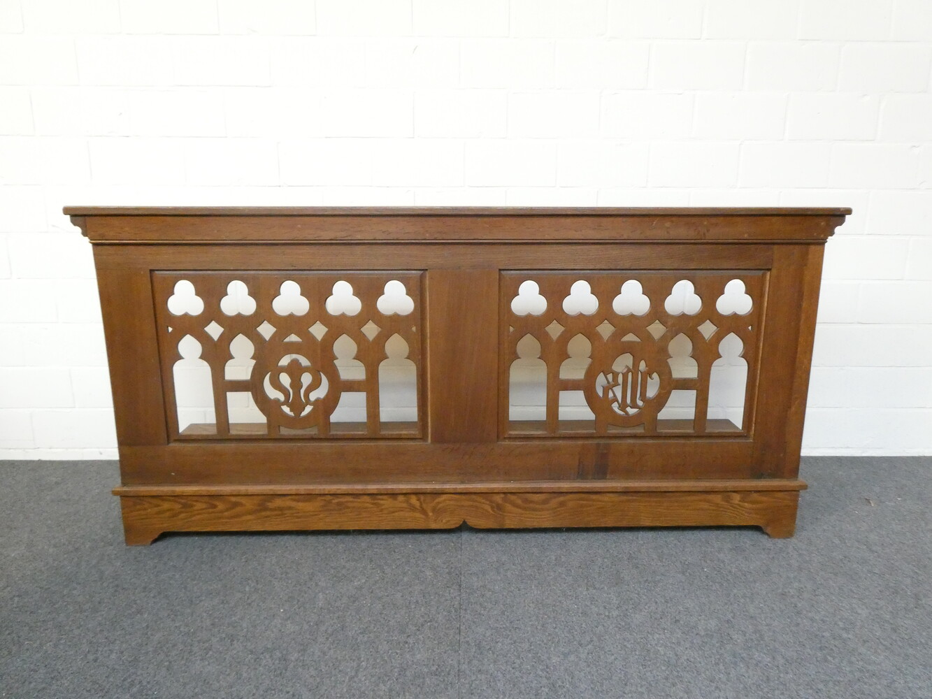 1 Gothic - Style Kneeler Expected !!