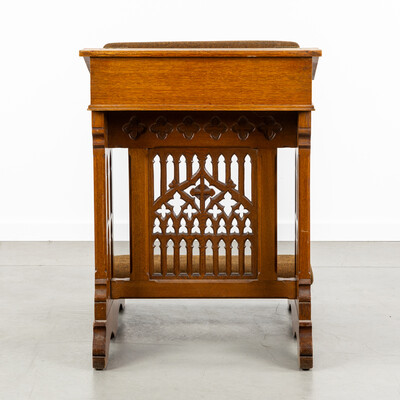 1 Gothic - Style Kneeler Expected !