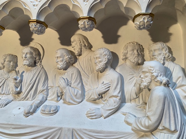 1 Gothic - style Last Supper Relief Sculpture Weight: 170 Kgs.