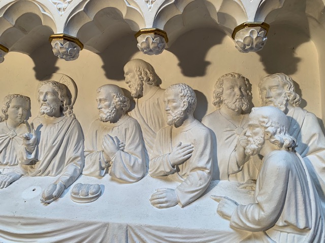 1 Gothic - style Last Supper Relief Sculpture Weight: 170 Kgs.
