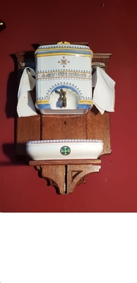 Lavabo style Gothic - style en Oak Wood / Ceramic Hand Painted, Belgium 19th century ( anno 1890 )