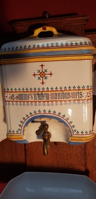 Lavabo style Gothic - style en Oak Wood / Ceramic Hand Painted, Belgium 19th century ( anno 1890 )