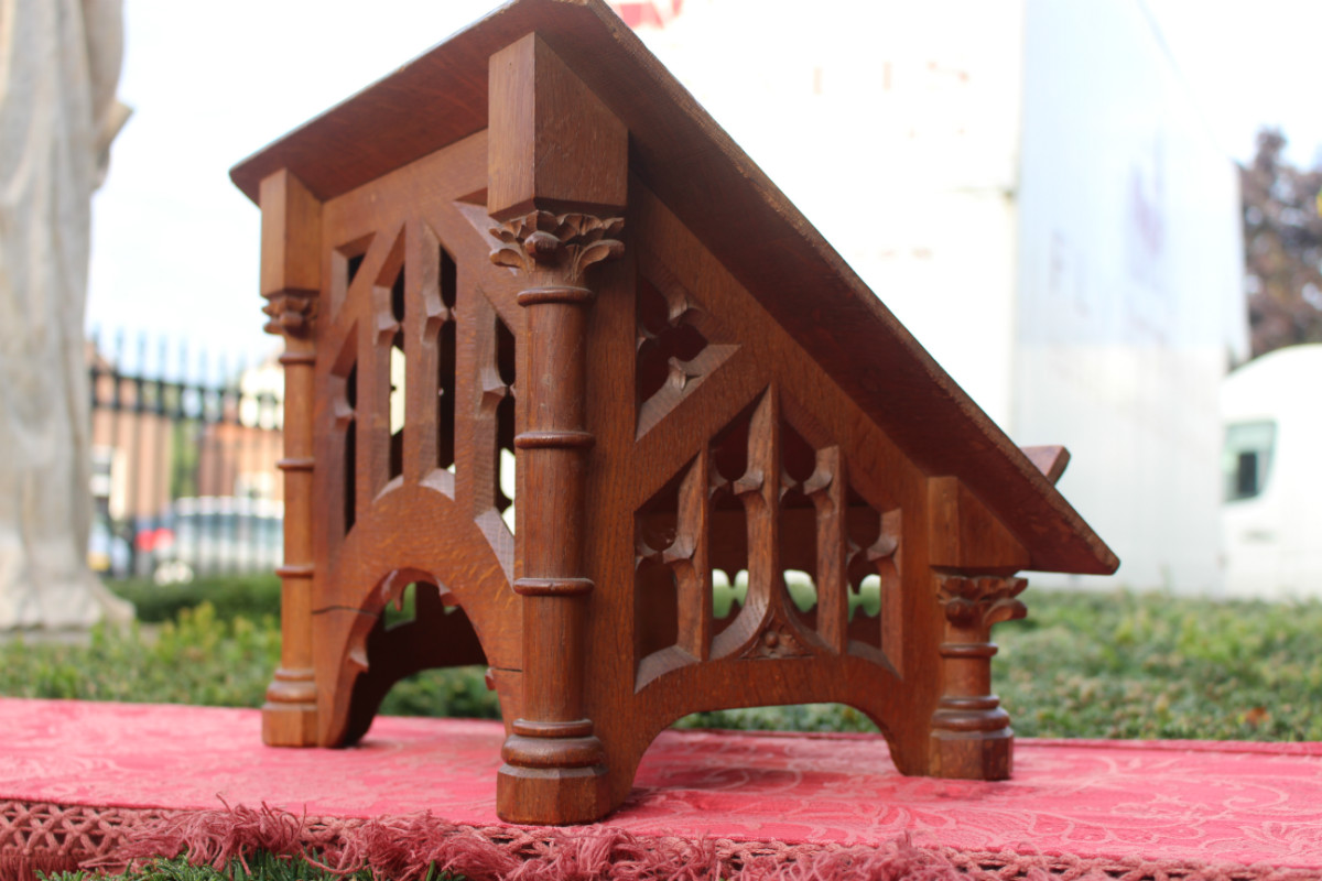 1 Gothic - style Missal Stand