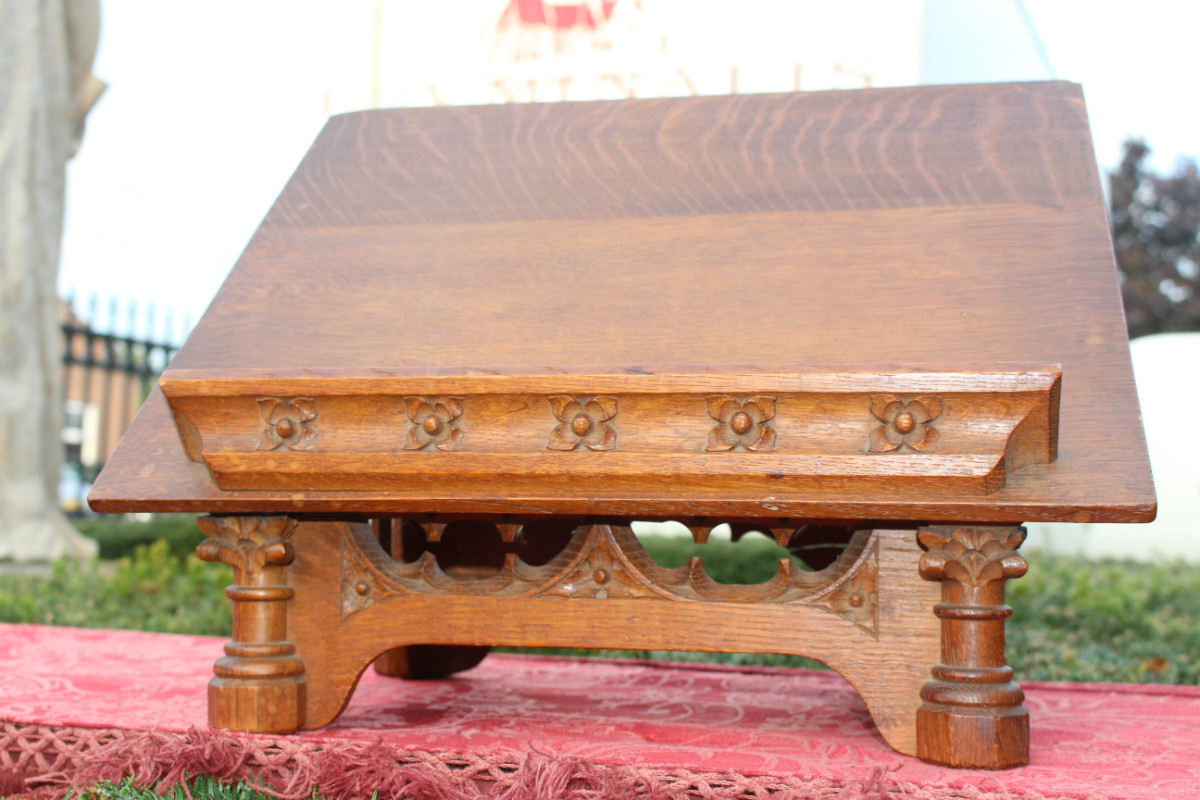 1 Gothic - style Missal Stand