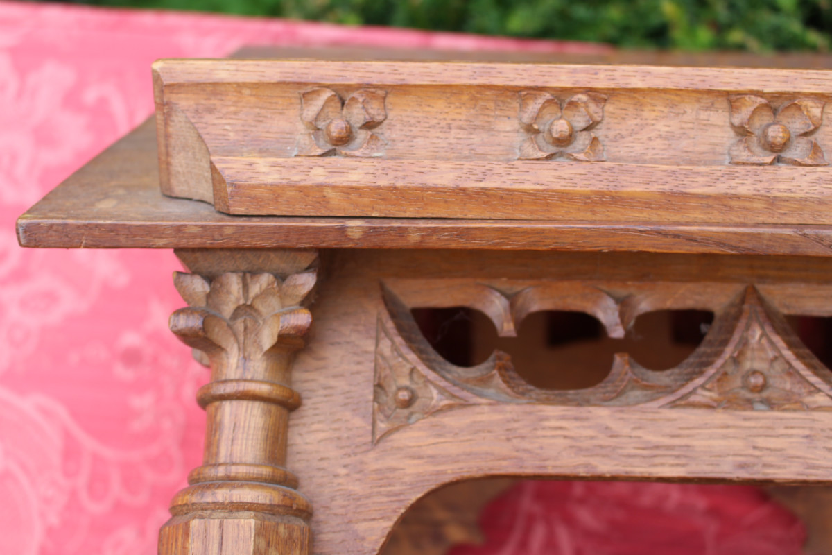 1 Gothic - style Missal Stand