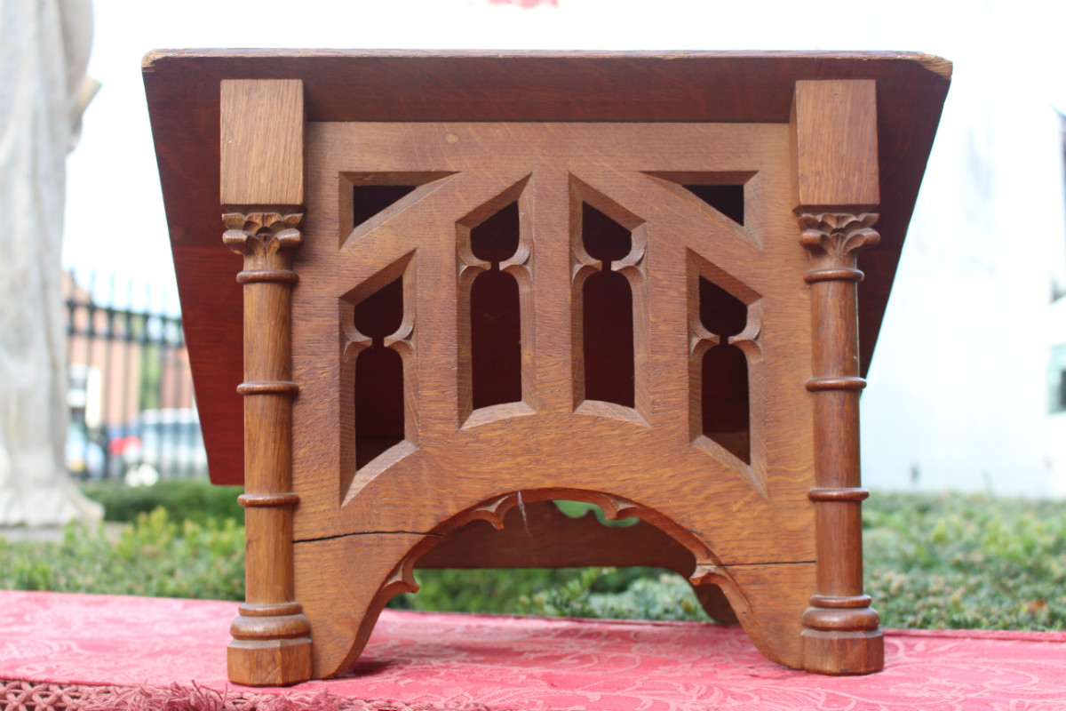 1 Gothic - style Missal Stand