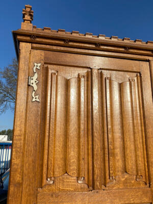 Monastery Cabinet  style Gothic - style en Oak wood, Belgium  19 th century