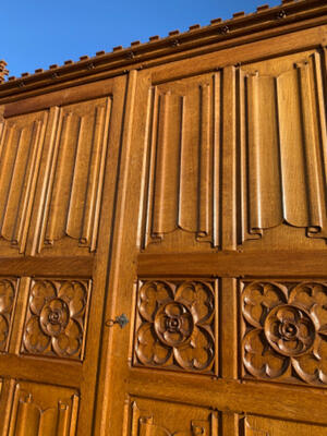 Monastery Cabinet  style Gothic - style en Oak wood, Belgium  19 th century