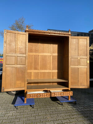 Monastery Cabinet  style Gothic - style en Oak wood, Belgium  19 th century
