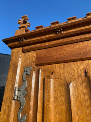 Monastery Cabinet  style Gothic - style en Oak wood, Belgium  19 th century