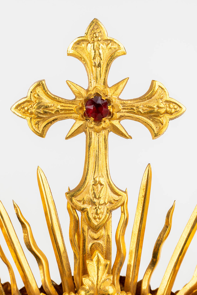1 Gothic - style Monstrance