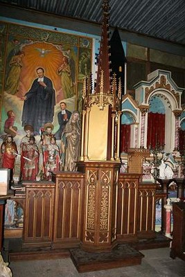 Neogothic  Oak Side Altar style Gothic - style en Oak wood, Belgium 19th century ( anno 1890 )